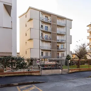 Quiet And Bright Flats With Balcony Pisa